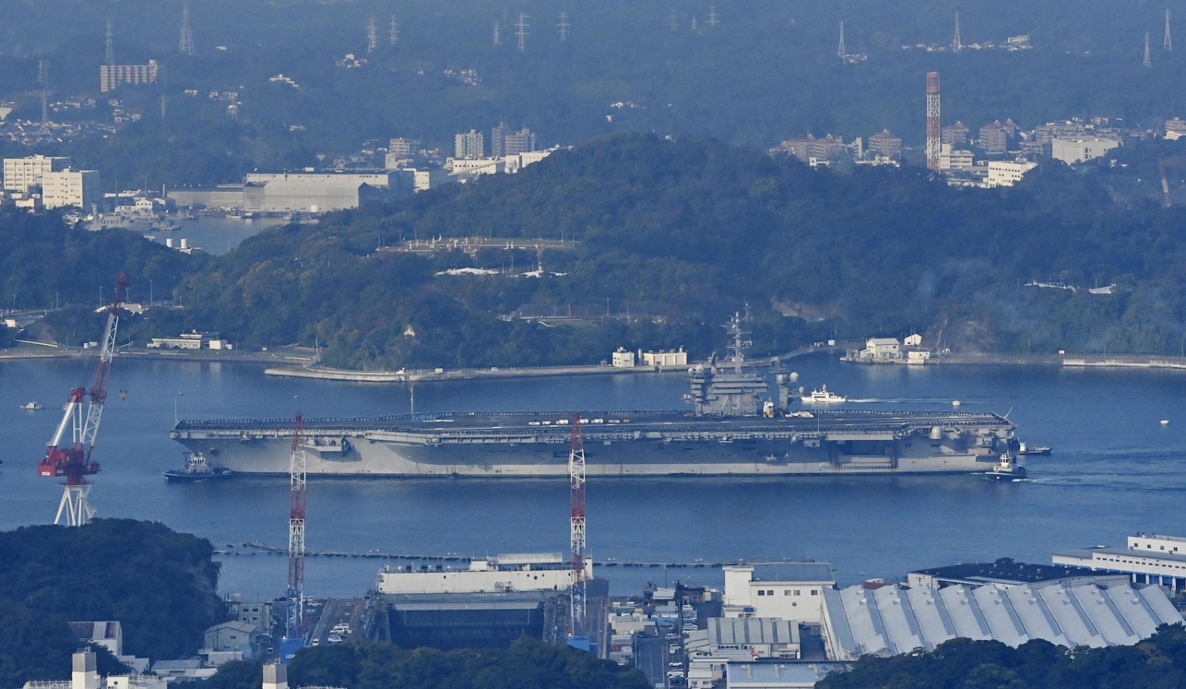 U.S. nuclear carrier George Washington returns to Yokosuka base