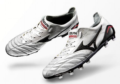 lightweight soccer shoes