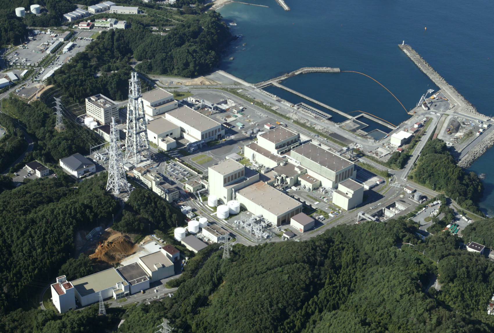 Ishiba pledges to promote investment in refurbishing nuclear plants