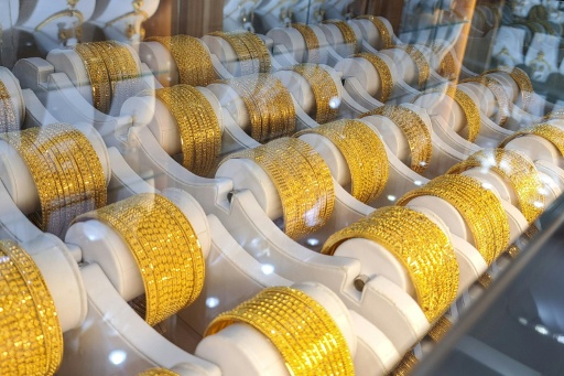 Record gold prices both boon and burden for London jewelers