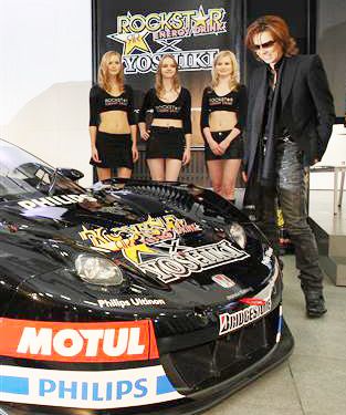 YOSHIKI collaborates with racing team for 2009 Super GT series