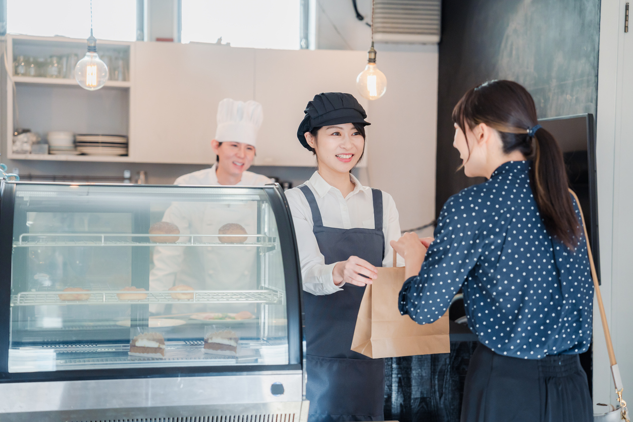 Shopping etiquette in Japan: Culturally specific tips to put your best foot forward