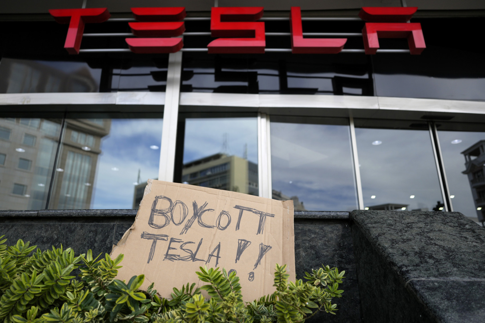 Tesla tumbles again as investors bail on Elon Musk's suddenly struggling electric vehicle company