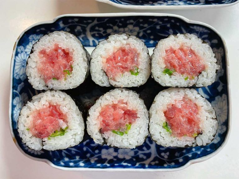 How to make the perfect negitoro sushi tuna rolls without a rolling mat