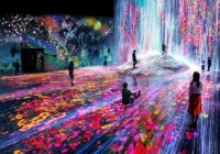 Universe of Water Particles on a Rock where People Gather © teamLab