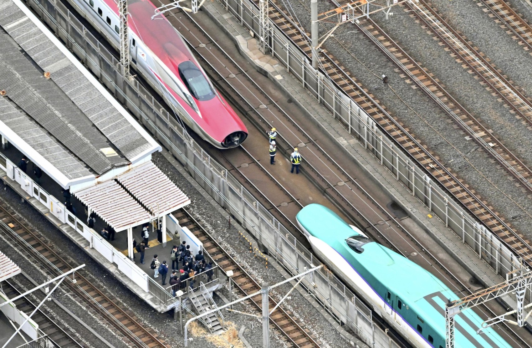 Bullet train services halted for 3 hours after train cars decouple near Tokyo