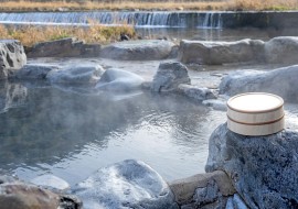 Misasa Onsen’s Kawara Buro is a mixed-gender open-air hot spring bath adjacent to the river running through town. It is open to all who are brave enough to bathe within eyeshot of passersby.