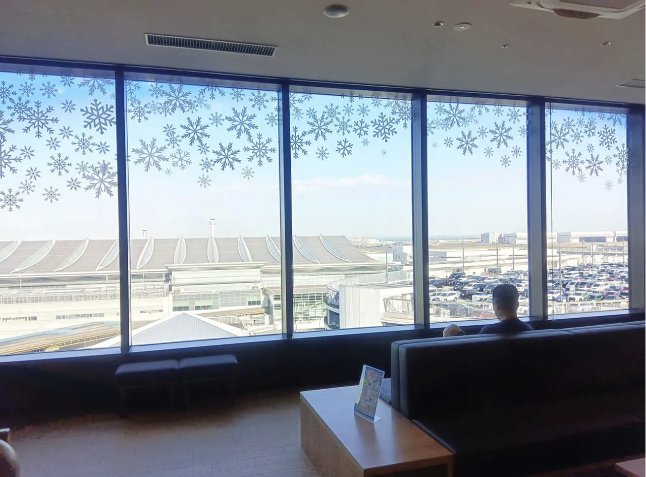 Relax at Haneda Airport’s sky-high hot spring and enjoy a Hololive collaboration