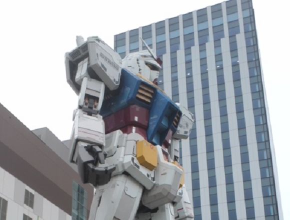 big gundam statue