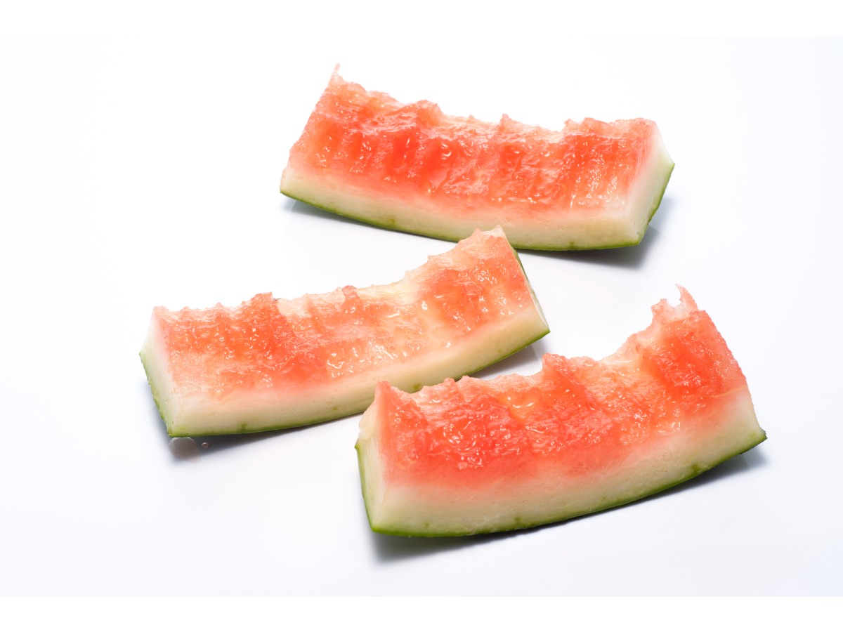 Don’t throw away your watermelon rinds. Simple trick to turn watermelon 