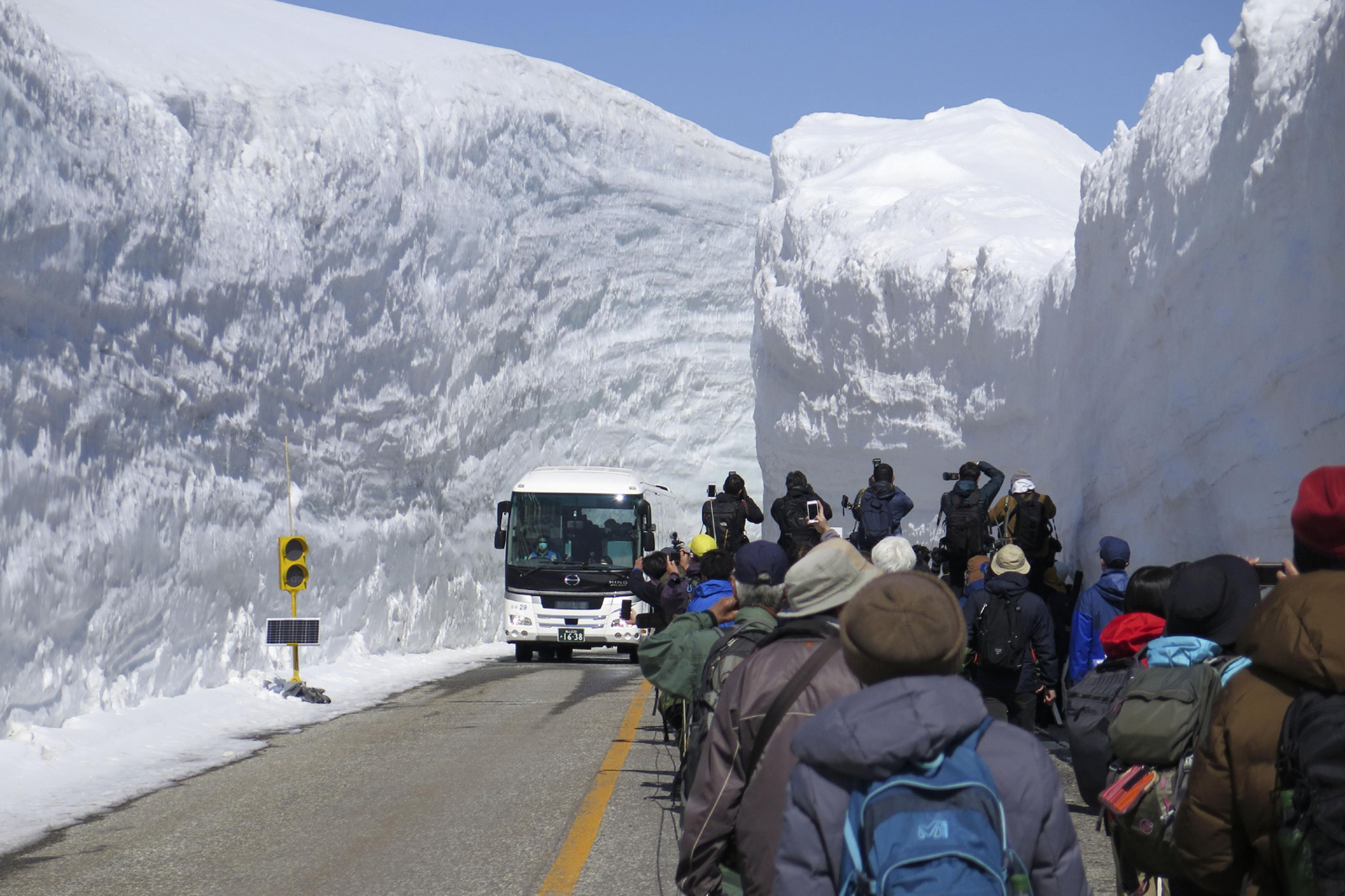 Snow walls - Japan Today